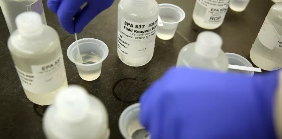 Contaminação por uso de solventes na codificação de embalagem